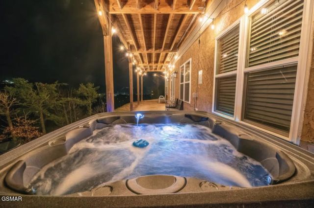 1877 Blue Tick Way, Sevierville, TN 37876