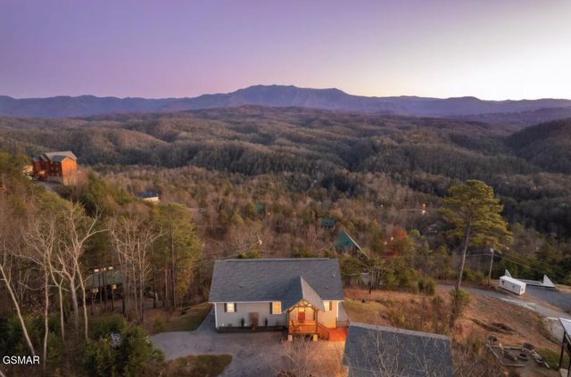 1877 Blue Tick Way, Sevierville, TN 37876