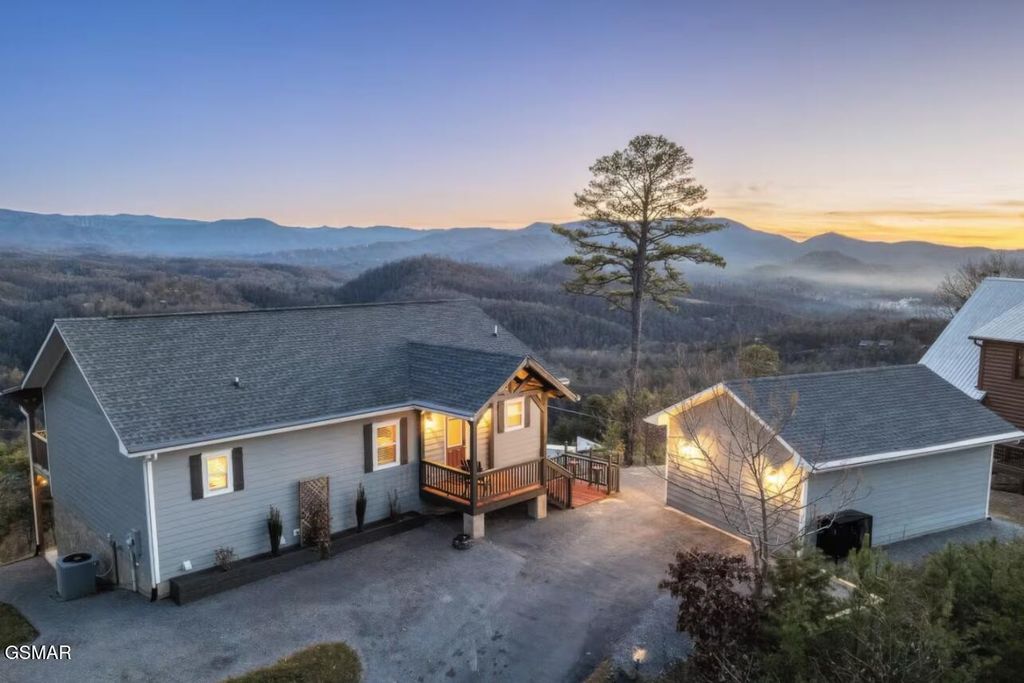1877 Blue Tick Way, Sevierville, TN 37876