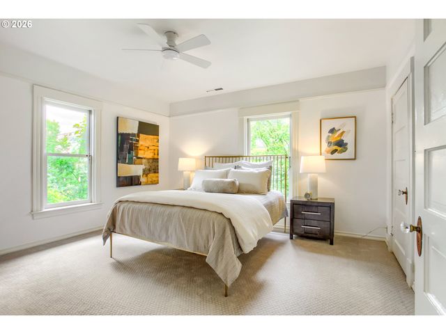 902 Ne THOMPSON St, Portland, OR 97212