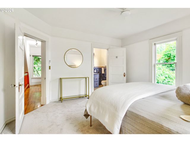 902 Ne THOMPSON St, Portland, OR 97212