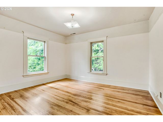 902 Ne THOMPSON St, Portland, OR 97212