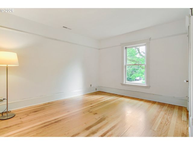 902 Ne THOMPSON St, Portland, OR 97212
