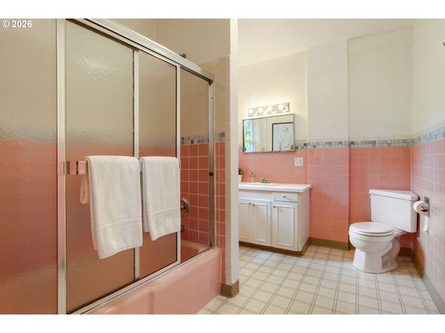 902 Ne THOMPSON St, Portland, OR 97212