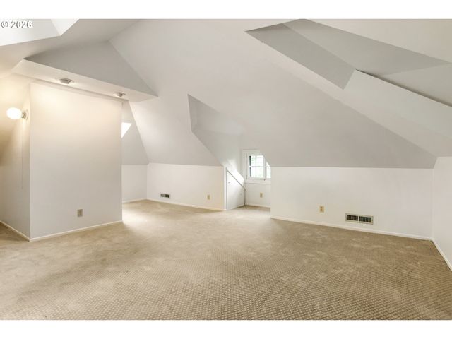 902 Ne THOMPSON St, Portland, OR 97212