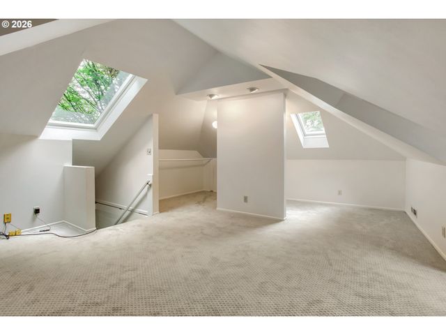 902 Ne THOMPSON St, Portland, OR 97212