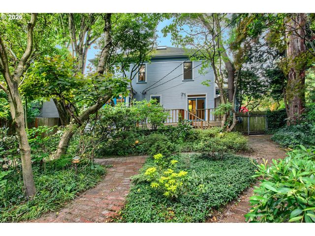 902 Ne THOMPSON St, Portland, OR 97212