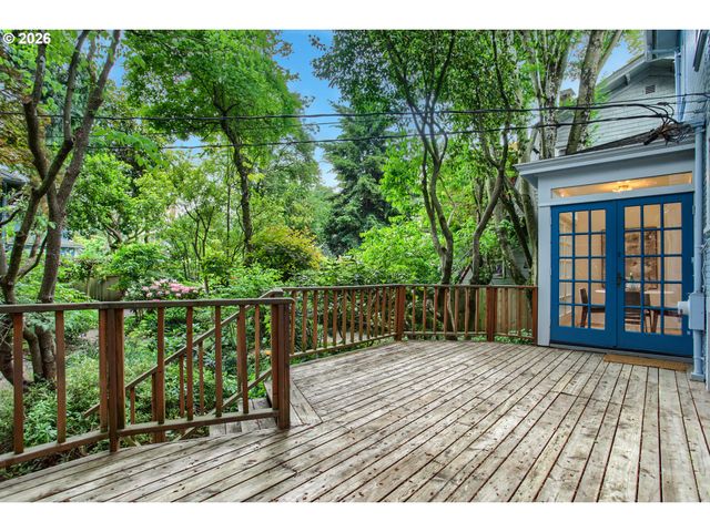 902 Ne THOMPSON St, Portland, OR 97212