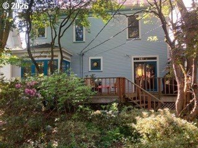 902 Ne THOMPSON St, Portland, OR 97212