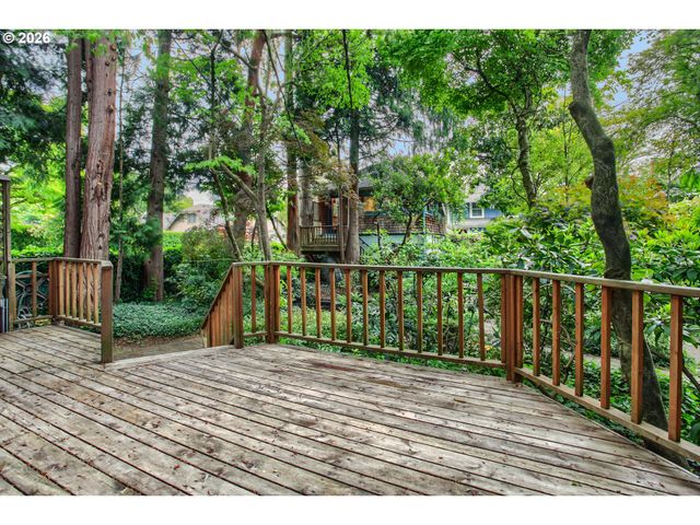 902 Ne THOMPSON St, Portland, OR 97212