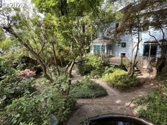 902 Ne THOMPSON St, Portland, OR 97212