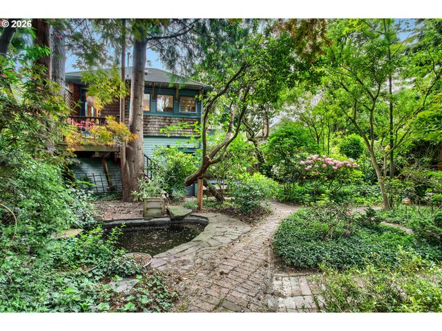 902 Ne THOMPSON St, Portland, OR 97212
