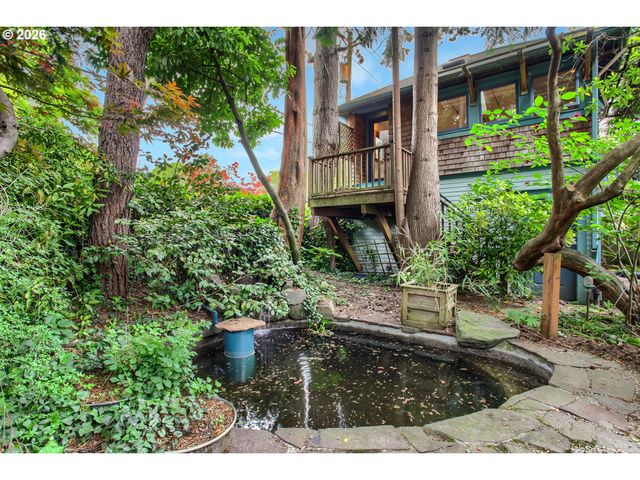 902 Ne THOMPSON St, Portland, OR 97212
