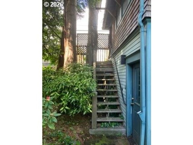 902 Ne THOMPSON St, Portland, OR 97212