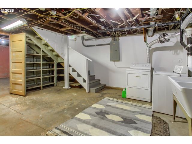 902 Ne THOMPSON St, Portland, OR 97212