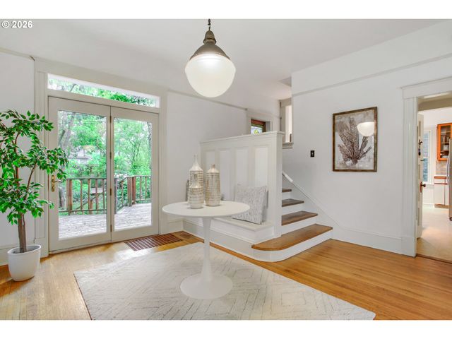 902 Ne THOMPSON St, Portland, OR 97212