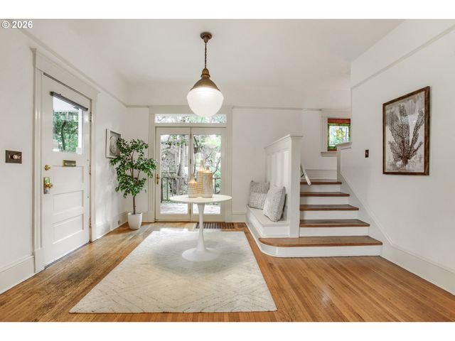 902 Ne THOMPSON St, Portland, OR 97212