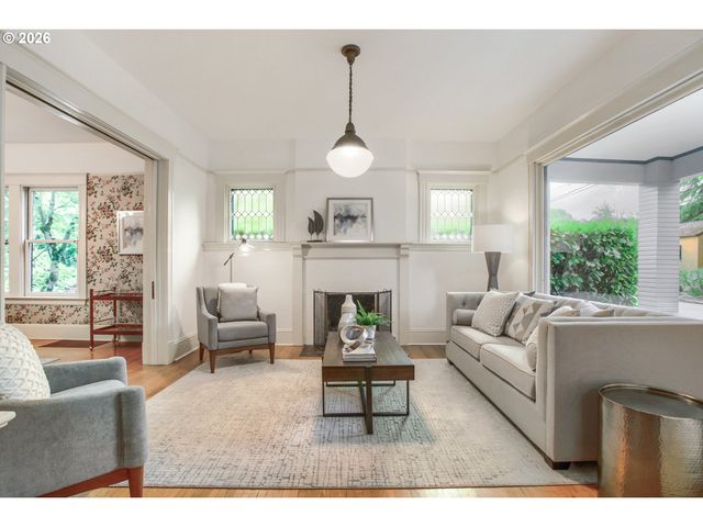 902 Ne THOMPSON St, Portland, OR 97212