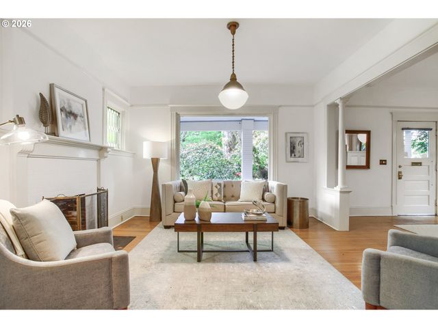 902 Ne THOMPSON St, Portland, OR 97212