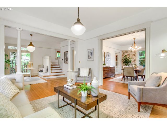 902 Ne THOMPSON St, Portland, OR 97212