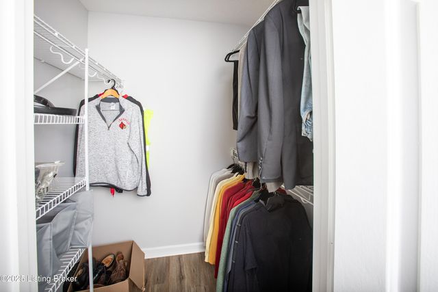 152 Gardiner Lake Rd, Louisville, KY 40205