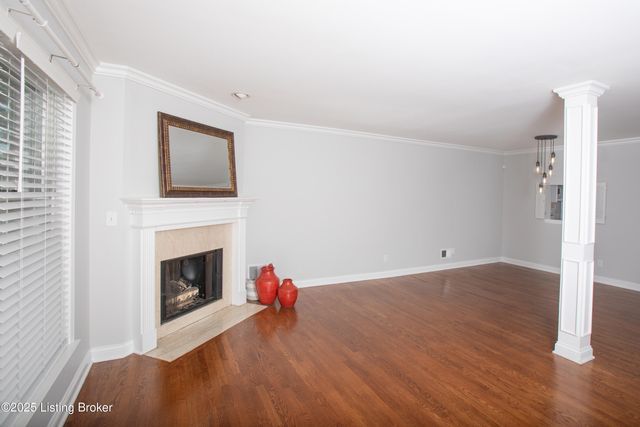 152 Gardiner Lake Rd, Louisville, KY 40205