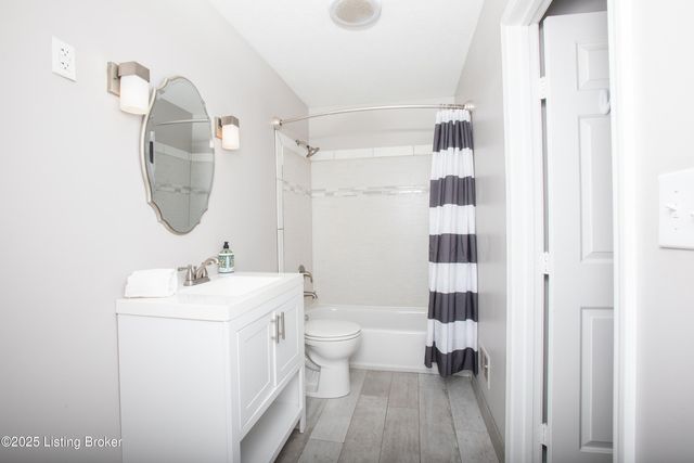 152 Gardiner Lake Rd, Louisville, KY 40205