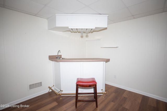 152 Gardiner Lake Rd, Louisville, KY 40205