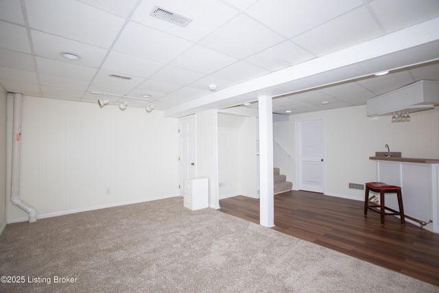 152 Gardiner Lake Rd, Louisville, KY 40205