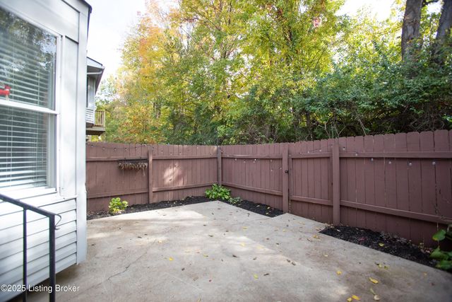 152 Gardiner Lake Rd, Louisville, KY 40205