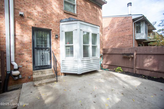 152 Gardiner Lake Rd, Louisville, KY 40205