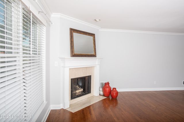 152 Gardiner Lake Rd, Louisville, KY 40205