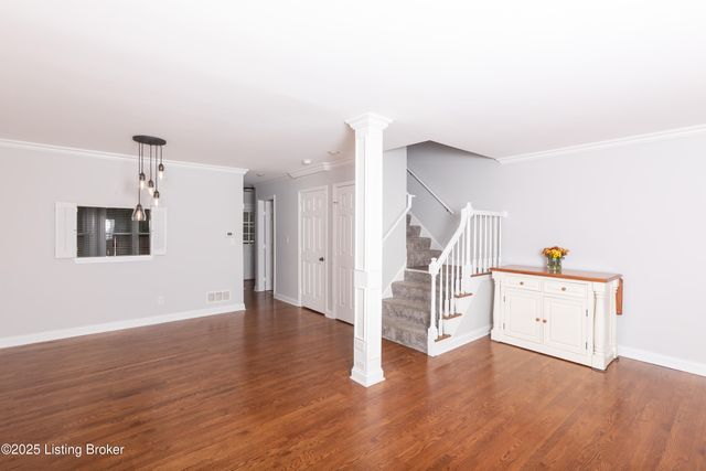 152 Gardiner Lake Rd, Louisville, KY 40205