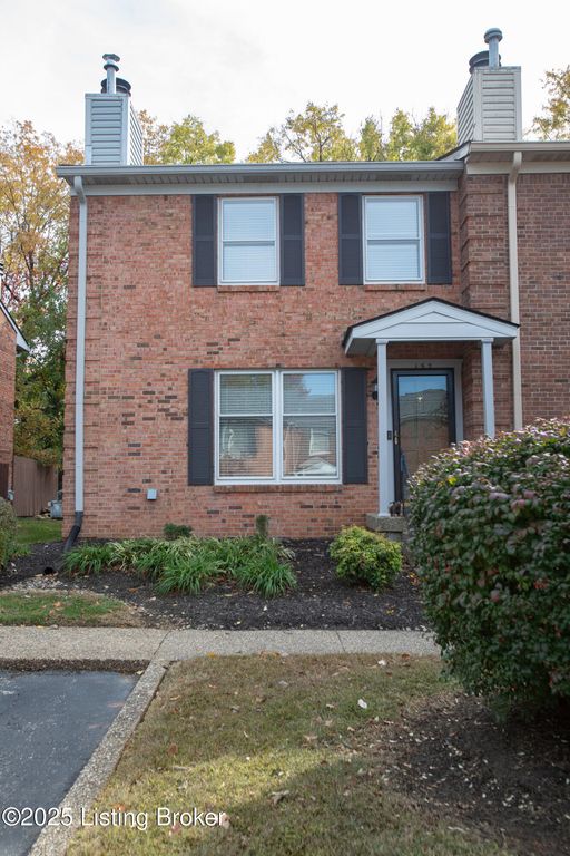 152 Gardiner Lake Rd, Louisville, KY 40205