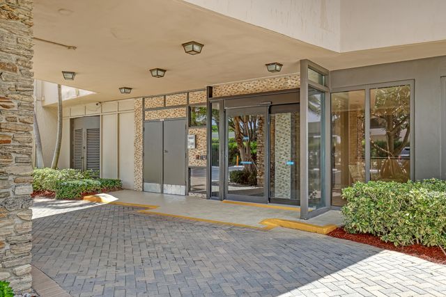 4200 N OCEAN Drive 2-403, Singer Island, FL 33404