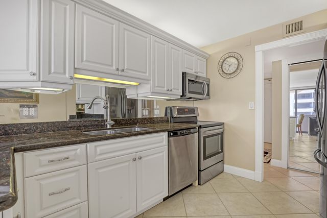 4200 N OCEAN Drive 2-403, Singer Island, FL 33404