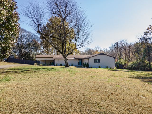 1035 Green Valley Dr, Lewisburg, TN 37091