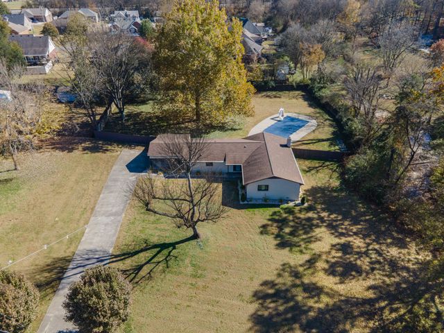 1035 Green Valley Dr, Lewisburg, TN 37091