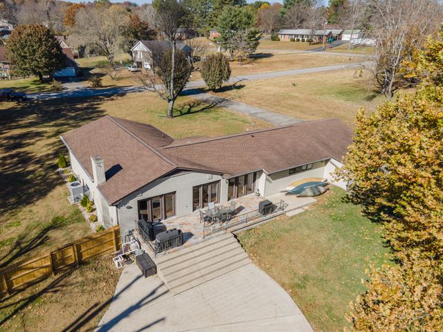 1035 Green Valley Dr, Lewisburg, TN 37091