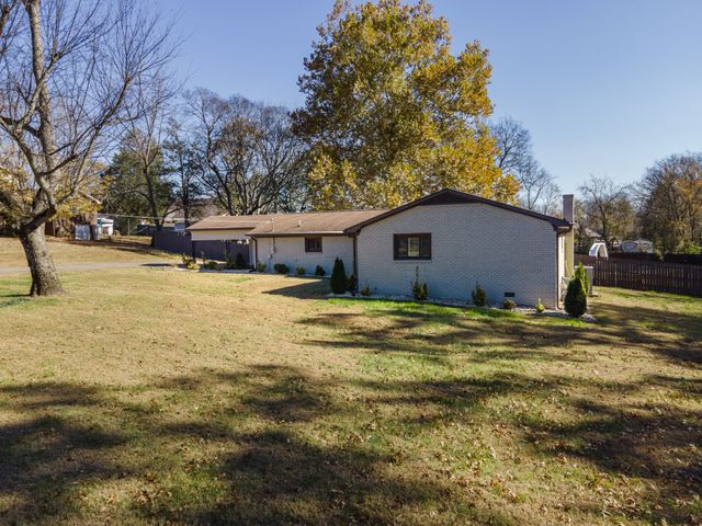 1035 Green Valley Dr, Lewisburg, TN 37091