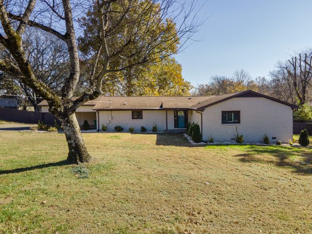 1035 Green Valley Dr, Lewisburg, TN 37091