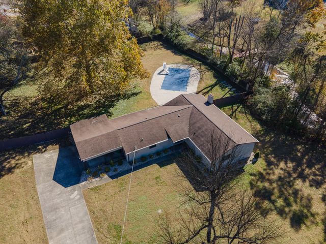 1035 Green Valley Dr, Lewisburg, TN 37091