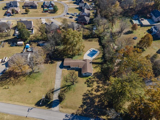 1035 Green Valley Dr, Lewisburg, TN 37091