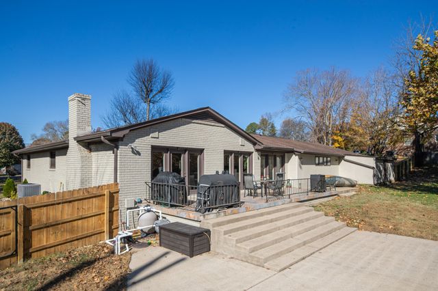 1035 Green Valley Dr, Lewisburg, TN 37091