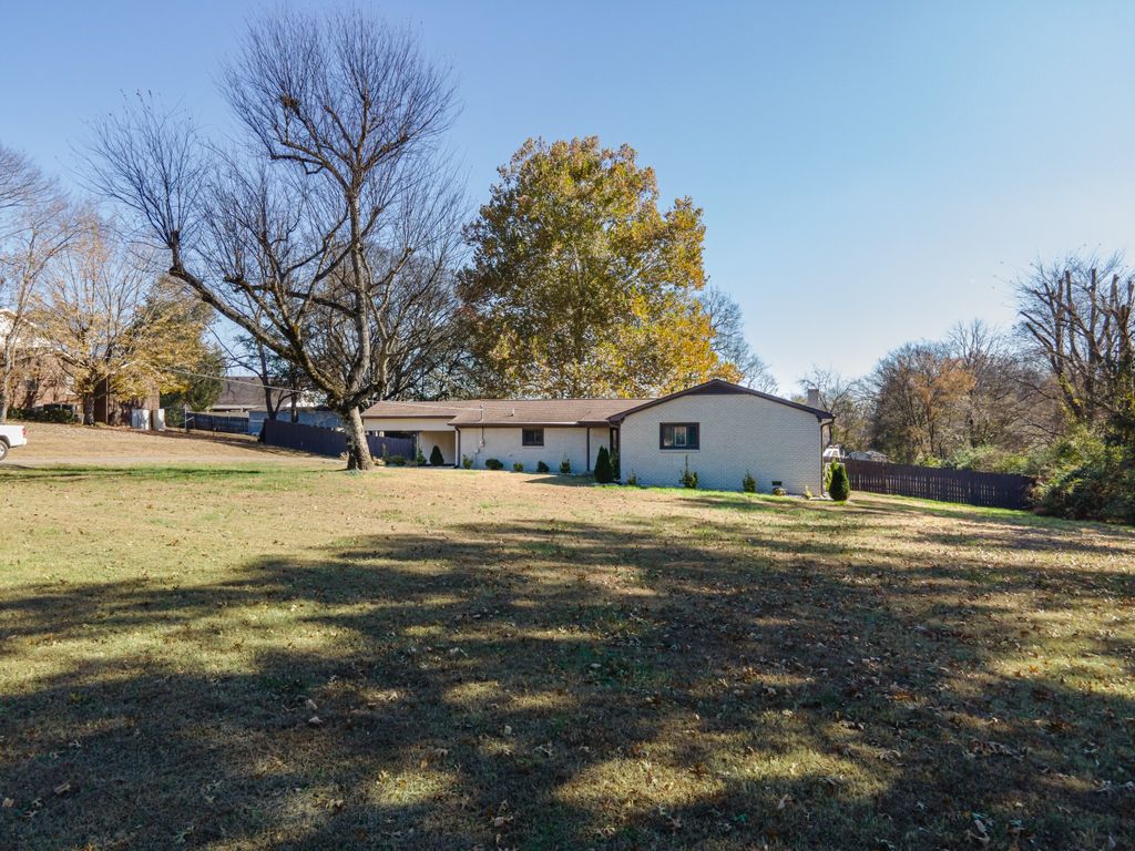 1035 Green Valley Dr, Lewisburg, TN 37091