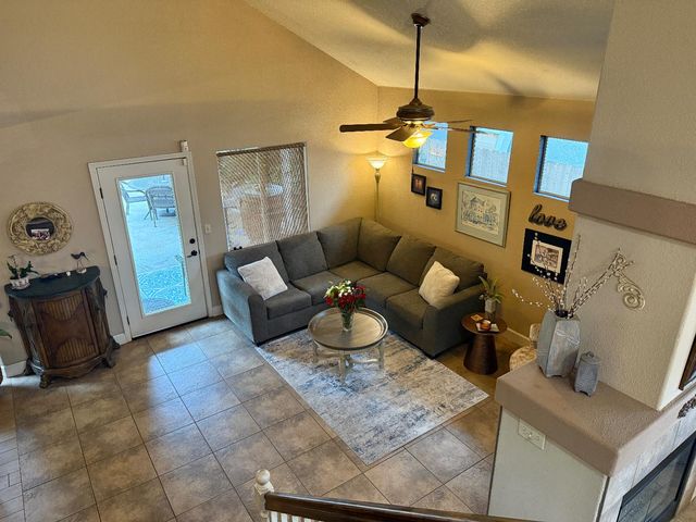 1920 Rockypoint Way, Riverbank, CA 95367