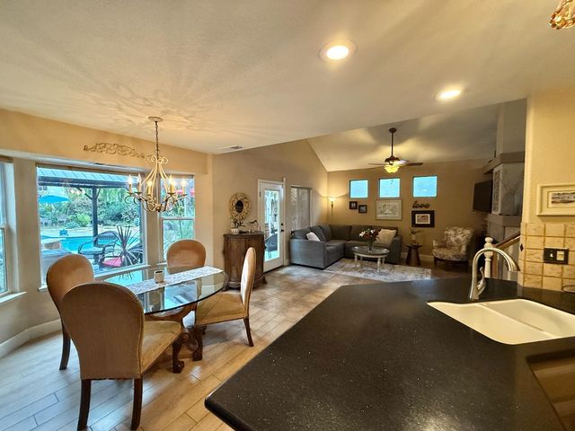 1920 Rockypoint Way, Riverbank, CA 95367