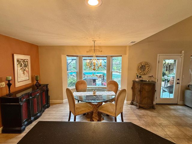 1920 Rockypoint Way, Riverbank, CA 95367