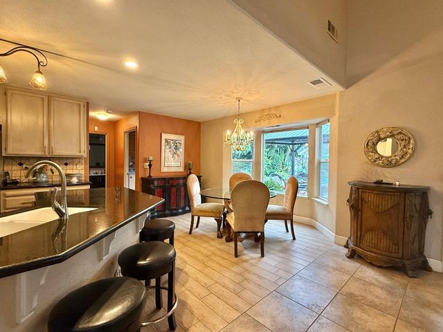 1920 Rockypoint Way, Riverbank, CA 95367