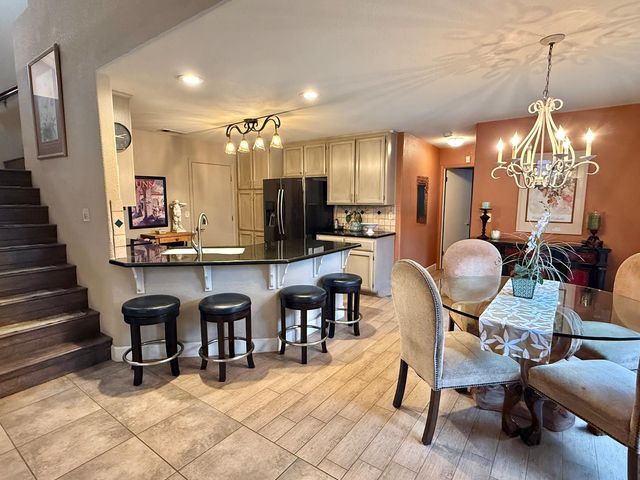 1920 Rockypoint Way, Riverbank, CA 95367